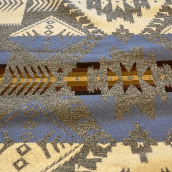 Pendleton Silver Bark Heritage Collection Blanket - Picture 3 of 8